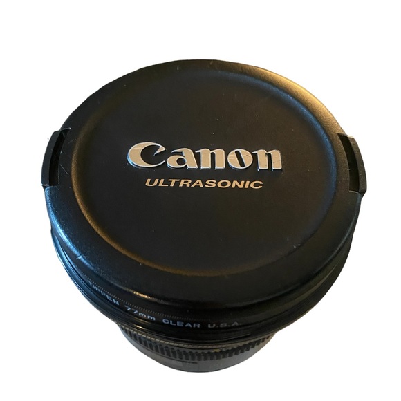 Canon 20-35 mm f3.5-4.5 ultrasonic lens - Picture 3 of 6